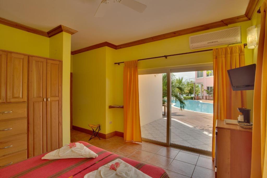 Laru Beya Resort Placencia Habitación foto